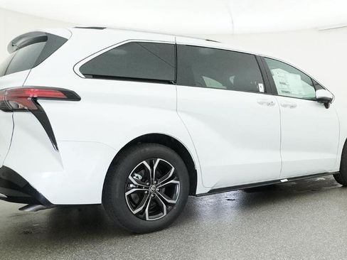 New 2026 Toyota Sienna Platinum AWD/4WD image 31