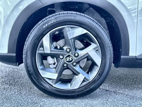 Used 2025 Hyundai Venue SEL FWD image 11