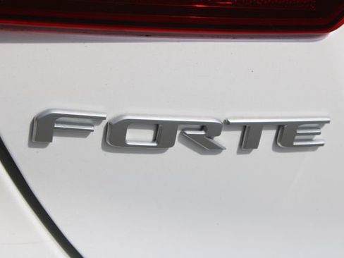 Used 2022 Kia Forte GT-Line w/ GT-Line Premium Package FWD image 8
