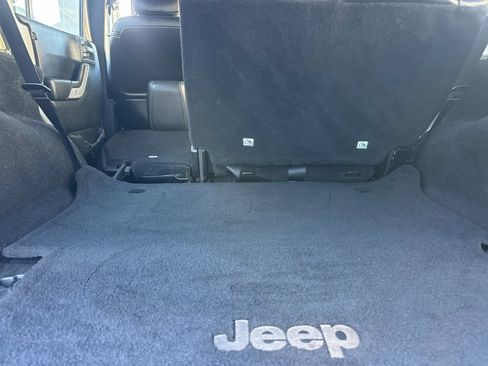 Used 2013 Jeep Wrangler Unlimited Rubicon w/ Connectivity Group AWD/4WD image 15