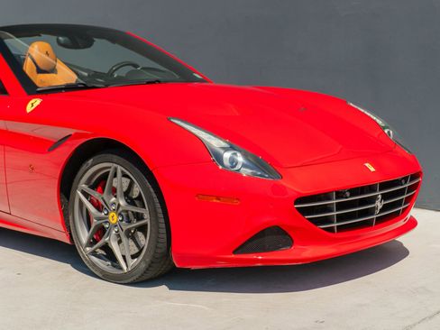 Used 2017 Ferrari California T image 40