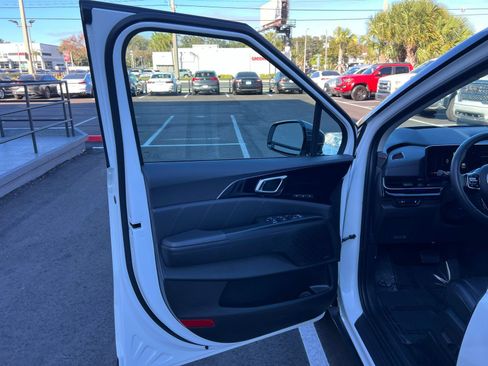Used 2025 Kia Carnival SX Prestige FWD image 26