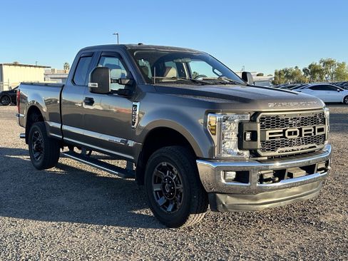 Used 2018 Ford F250 XLT w/ XLT Value Package image 3