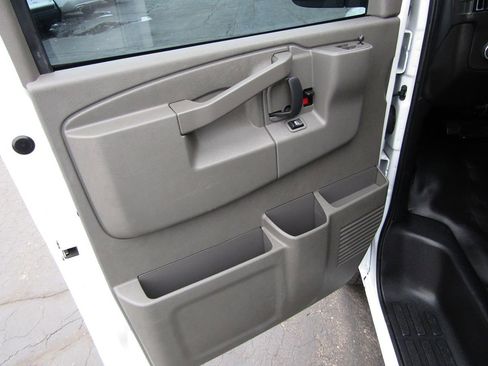 Used 2023 GMC Savana 3500 LS RWD image 21