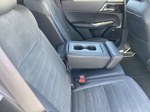 Used 2025 Mitsubishi Outlander SE AWD/4WD image 23