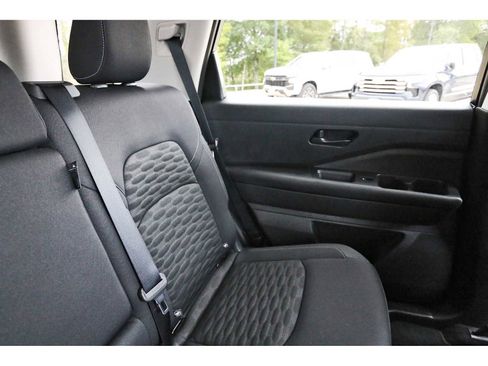 Used 2025 Nissan Pathfinder SV image 10