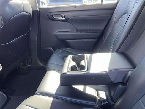 Used 2023 Toyota Highlander XLE image 21
