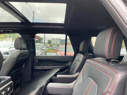 Used 2023 Ford Expedition Limited AWD/4WD image 9