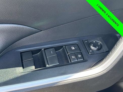 Used 2020 Toyota RAV4 XLE AWD/4WD image 10