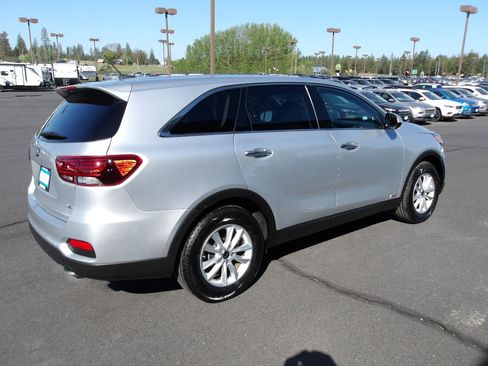 Used 2019 Kia Sorento AWD V6 image 5