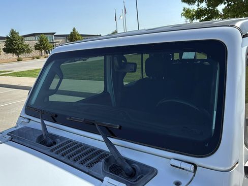 Used 2021 Jeep Gladiator Sport AWD/4WD image 17