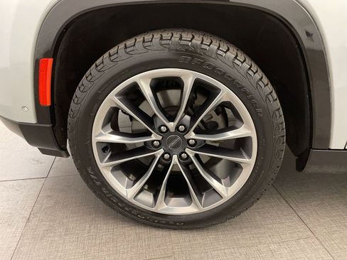 Certified 2023 Jeep Wagoneer Series III w/ Premium Group I AWD/4WD image 10