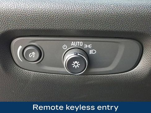 Used 2023 Chevrolet Traverse LT image 9