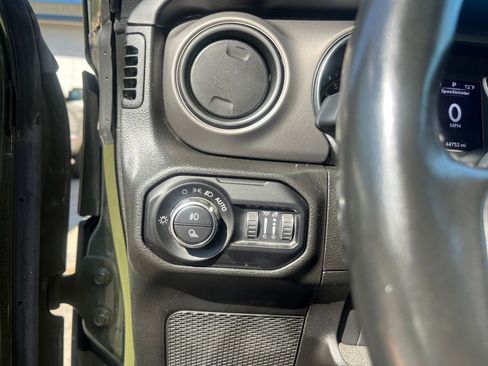 Used 2022 Jeep Gladiator Sport AWD/4WD image 16