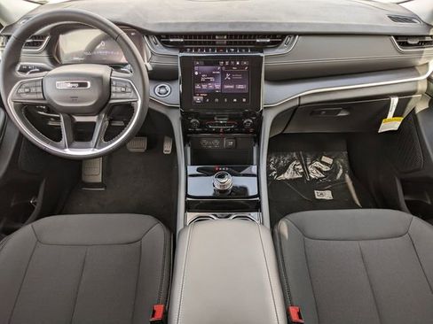Certified 2025 Jeep Grand Cherokee Laredo X RWD image 8