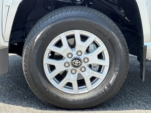 Used 2024 Toyota Tacoma SR5 AWD/4WD image 30