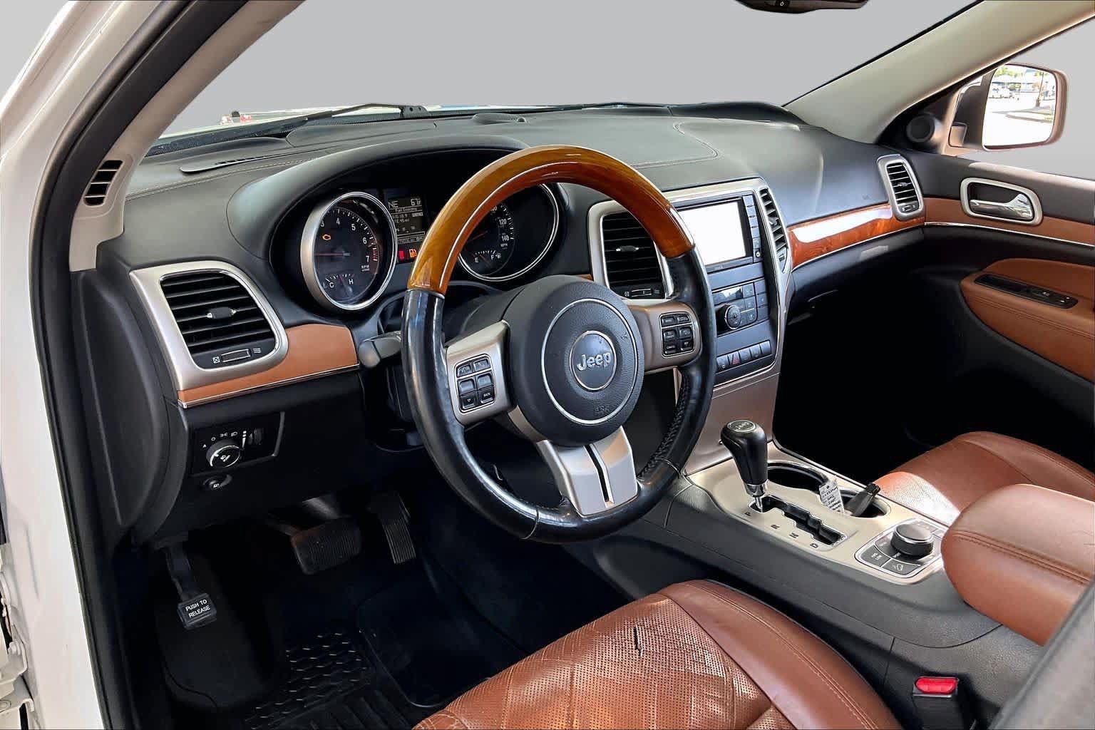 Used 2012 Jeep Grand Cherokee Overland AWD/4WD image 17