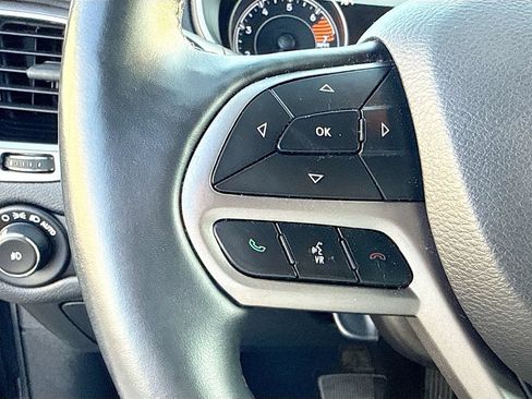 Used 2019 Jeep Cherokee Limited FWD image 37