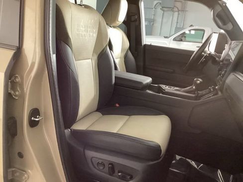 Used 2025 Lexus GX 550 AWD/4WD image 18