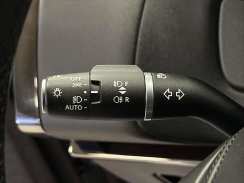 Used 2024 Land Rover Range Rover Sport SE image 21