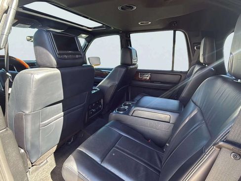 Used 2017 Lincoln Navigator Select AWD/4WD image 16