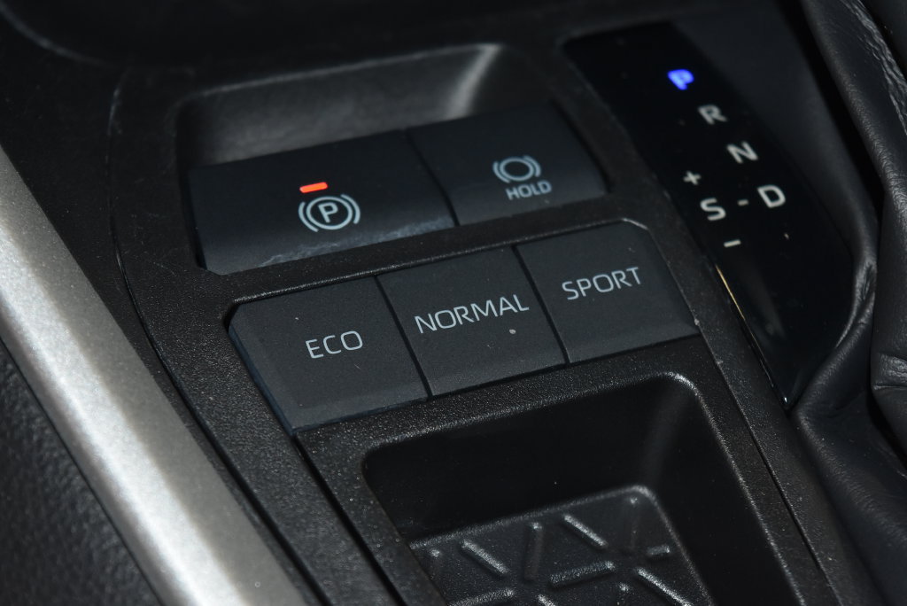 Used 2020 Toyota RAV4 XLE FWD image 14