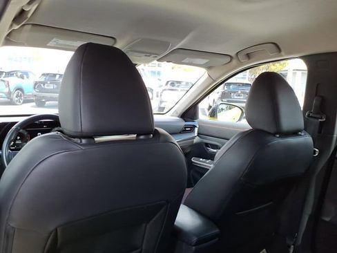 Used 2025 Nissan Kicks SR FWD image 10