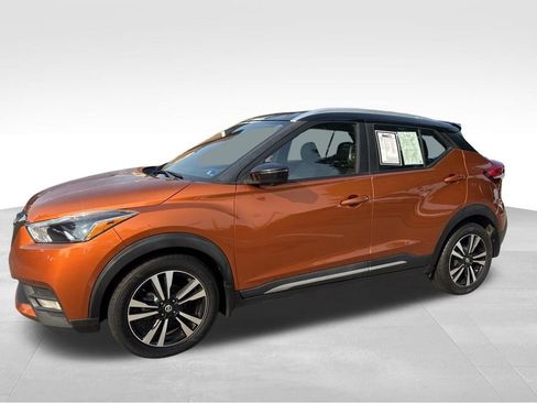 Used 2019 Nissan Kicks SR w/ SR Premium Package FWD image 2