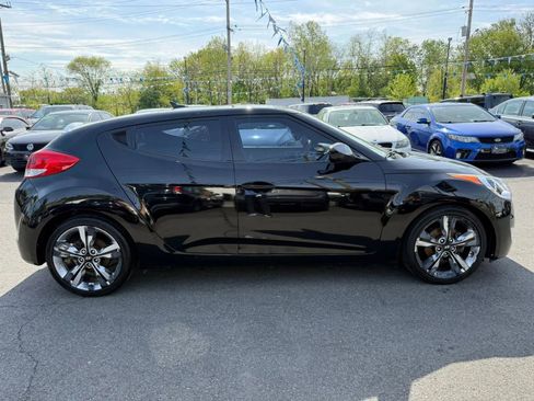Used 2017 Hyundai Veloster Value Edition FWD image 10