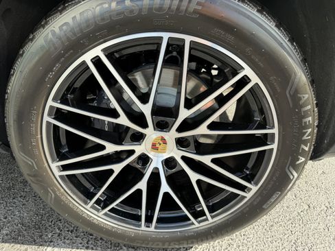 Certified 2024 Porsche Cayenne Coupe image 9