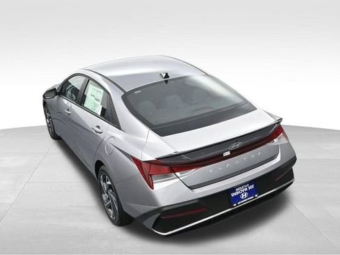 Used 2025 Hyundai Elantra Sport FWD image 26
