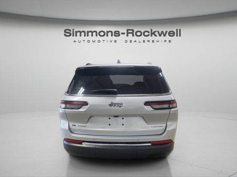Used 2023 Jeep Grand Cherokee L Laredo AWD/4WD image 4