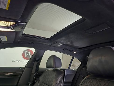 Used 2016 BMW 750i xDrive image 19