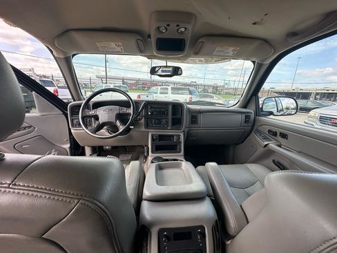 Used 2006 Chevrolet Silverado 2500 LT w/ Onstar Plus Package AWD/4WD image 32