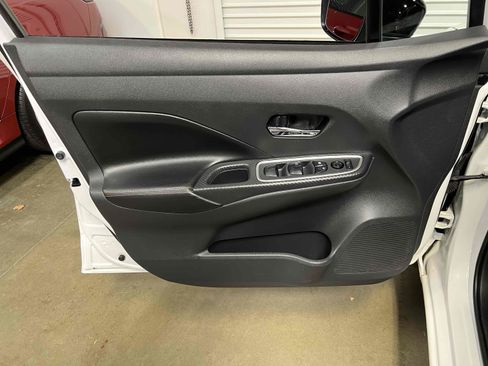 Used 2020 Nissan Versa SR FWD image 75