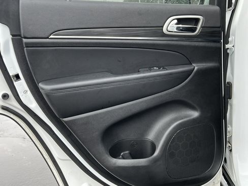 Used 2021 Jeep Grand Cherokee Limited image 34