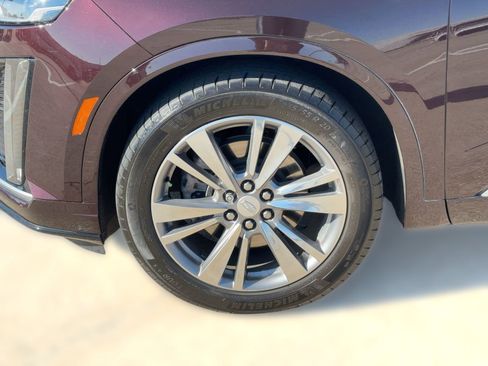 Used 2021 Cadillac XT6 Premium Luxury image 12