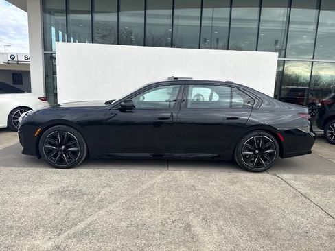 Used 2024 BMW 740i xDrive 740i xDrive image 2