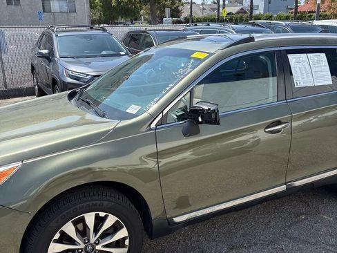 Used 2017 Subaru Outback 3.6R Touring AWD/4WD image 2