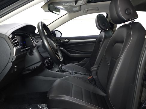 Used 2022 Volkswagen Jetta SE w/ Panoramic Sunroof Package image 13