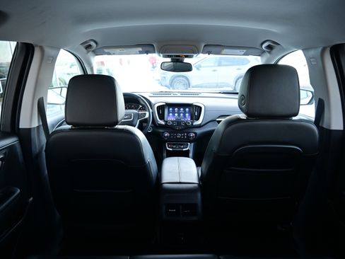 Used 2024 GMC Terrain SLT image 14