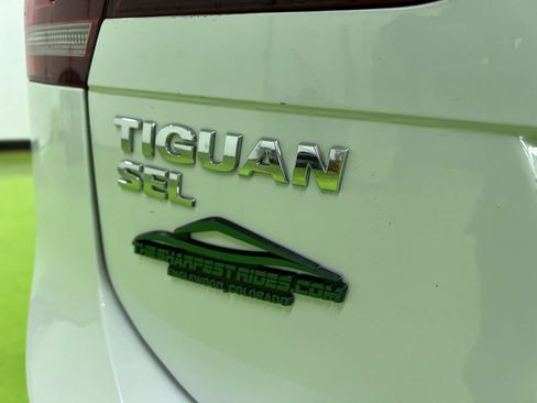 Used 2020 Volkswagen Tiguan SEL AWD/4WD image 12