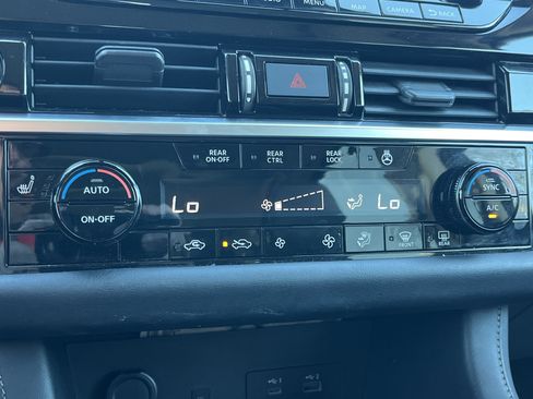 Used 2022 Nissan Pathfinder SL w/ SL Premium Package image 6