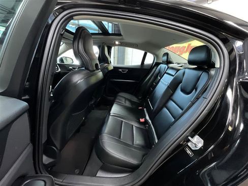 Used 2022 Volvo S60 B5 Inscription FWD image 21
