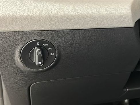Used 2023 Volkswagen Taos SE FWD image 19