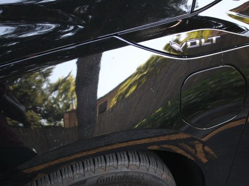 Used 2017 Chevrolet Volt Premier FWD image 28