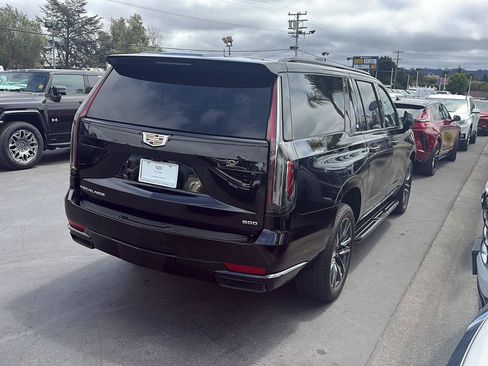 Used 2023 Cadillac Escalade ESV Sport AWD/4WD image 8