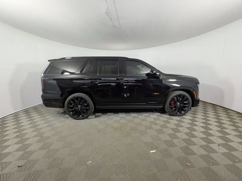 Certified 2025 Cadillac Escalade V w/ LPO, ONYX Package AWD/4WD image 42