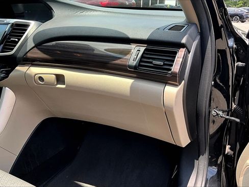 Used 2017 Honda Accord EX-L image 16