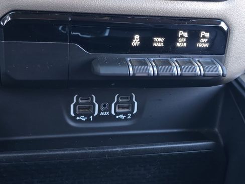 Used 2021 RAM 1500 Laramie image 22